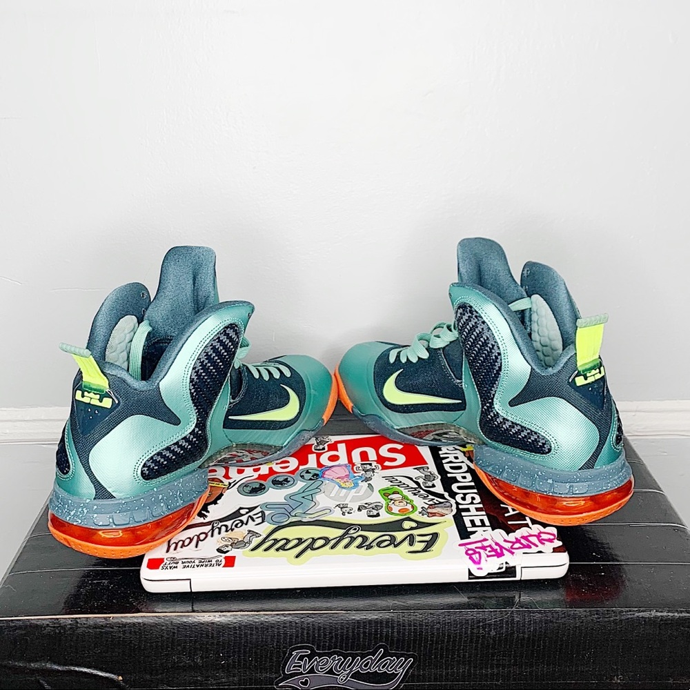 Nike Lebron sneakers - Picture 5 of 7